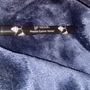 GIRLACTIK black liquid eyeliner